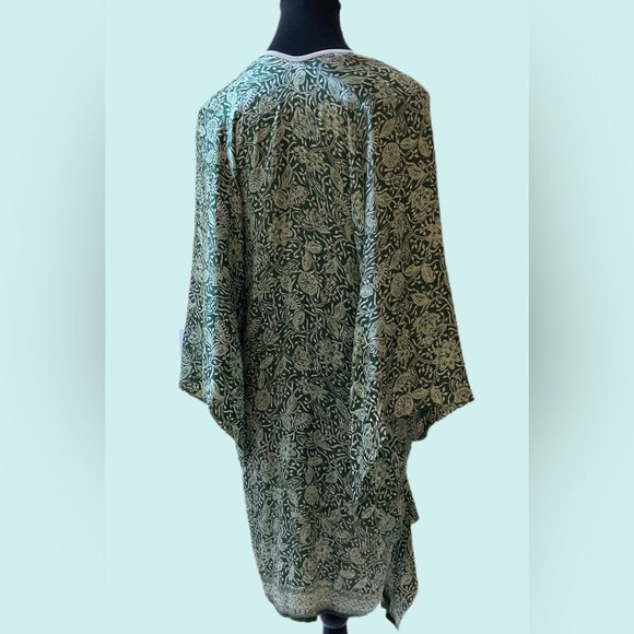 Maggie Coulombe beautiful dress - Picture 3 of 5